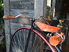 Saddle and tube bag detail