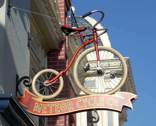 Meteor Cycle Sign